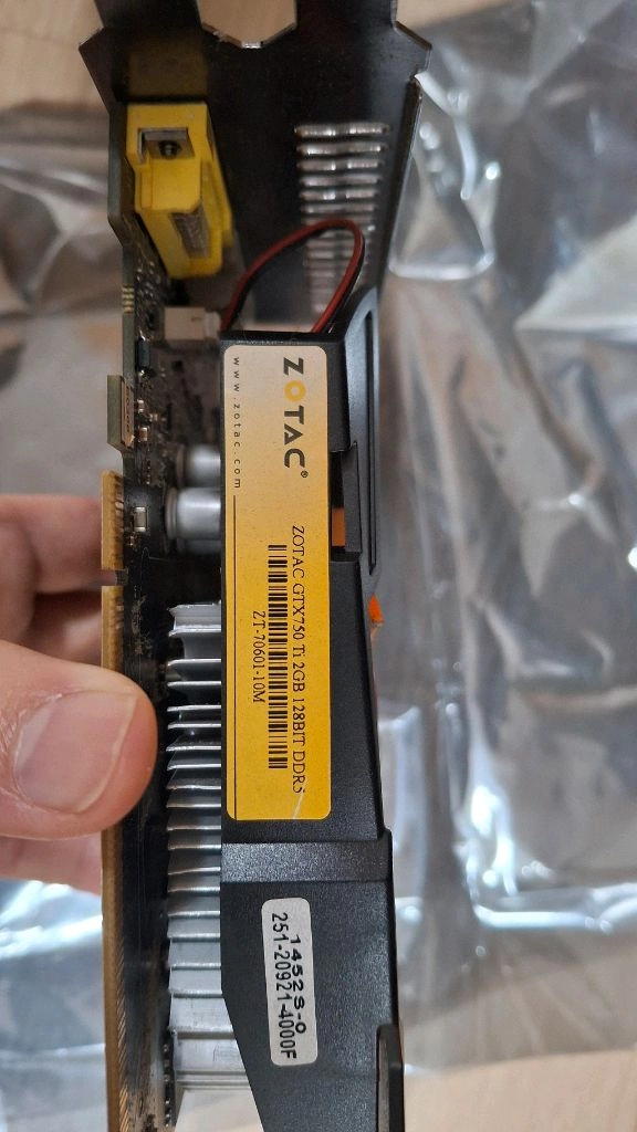 24인치 1080p fhd 모니터, gtx 750ti 그래픽카드 이미지
