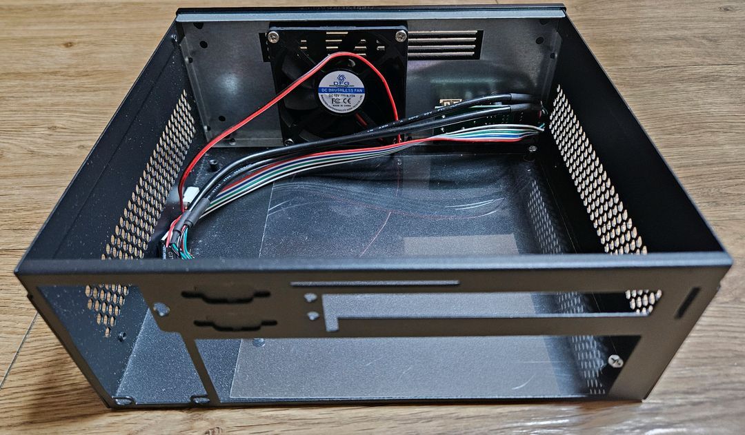 미니PC용 철제 ITX 케이스 팝니다.--2