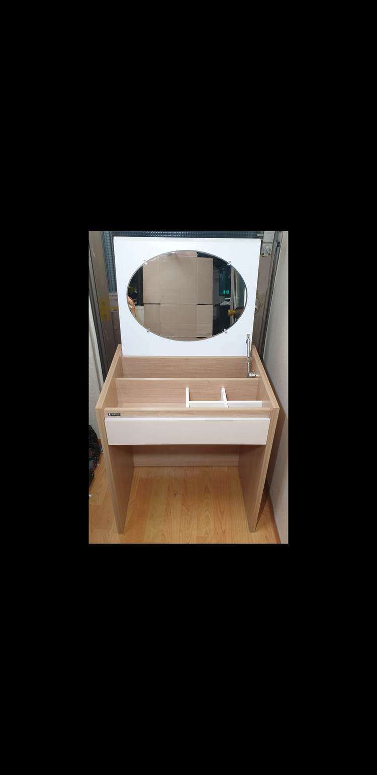 모던하고 견고한 여닫이식 보루네오 화장대 겸 책상--0