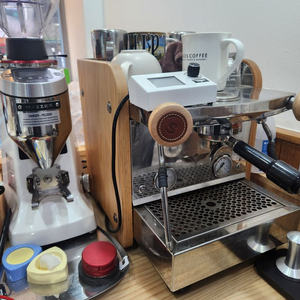 커피머신, 에스프레소 머신, 그라인더, 커피분쇄기 이미지