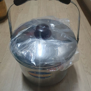 스텐들통 스테인레스들통 옥수수 빨래삶는통 찜솥 곰솥 들통냄비 캠핑 낚시 쌀통 잡곡 보관 탕국 육수통 양동이 다용도 이미지