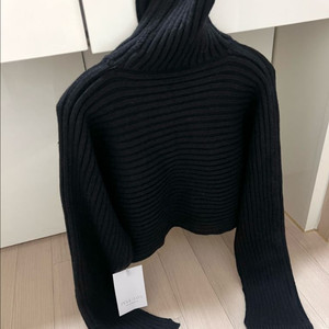 새상품) 줄로그 JULL-LOG 골지 폴라 크롭 니트 하이넥 터틀넥 차콜 블랙