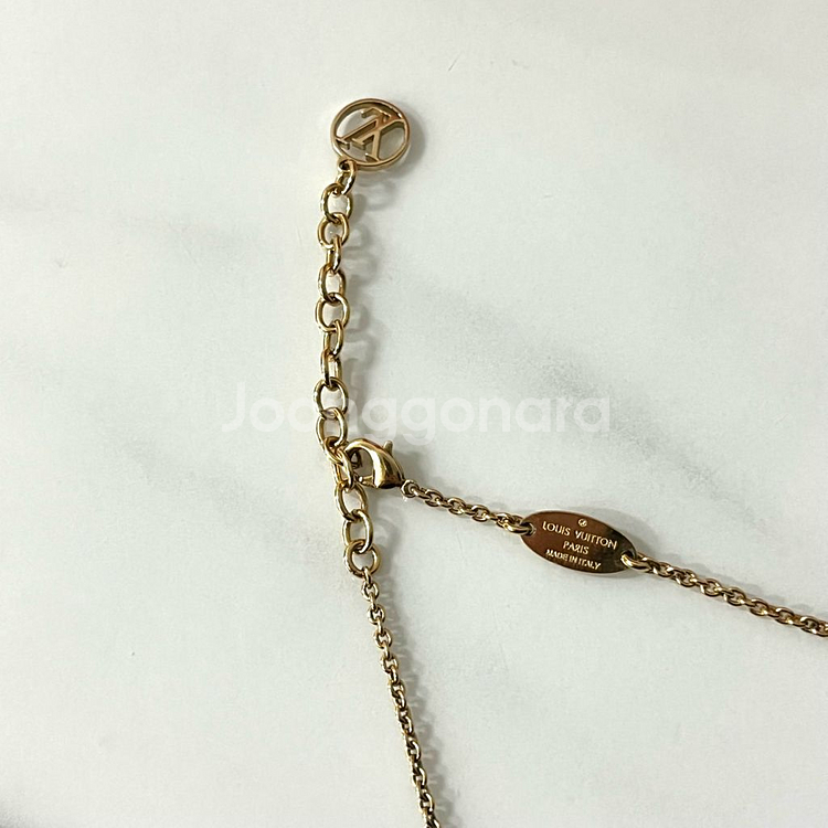 [S급/정품] 루이비통 에센셜 V 목걸이 골드 M61083--3