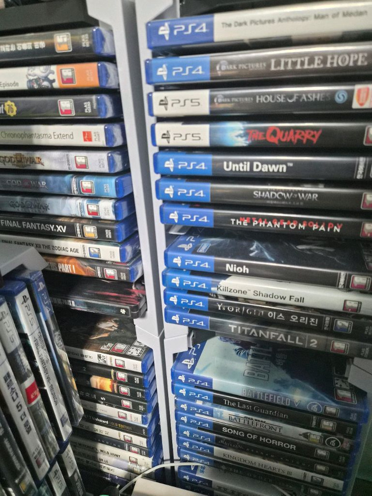 PS5 본체 + 게임 여러개 세트--2