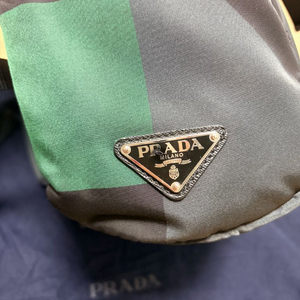 프라다 나일론 백팩 새상품