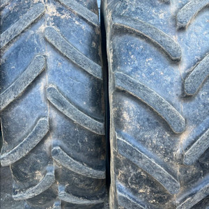 460/85R38(18.4-R38) 트랙터 타이어 중고(화물 배송 가능)
