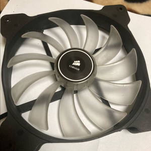 커세어 140mm 시스템팬 컴퓨터팬 이미지