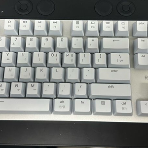 레이저 프로타입 울트라 무선 기계식 키보드