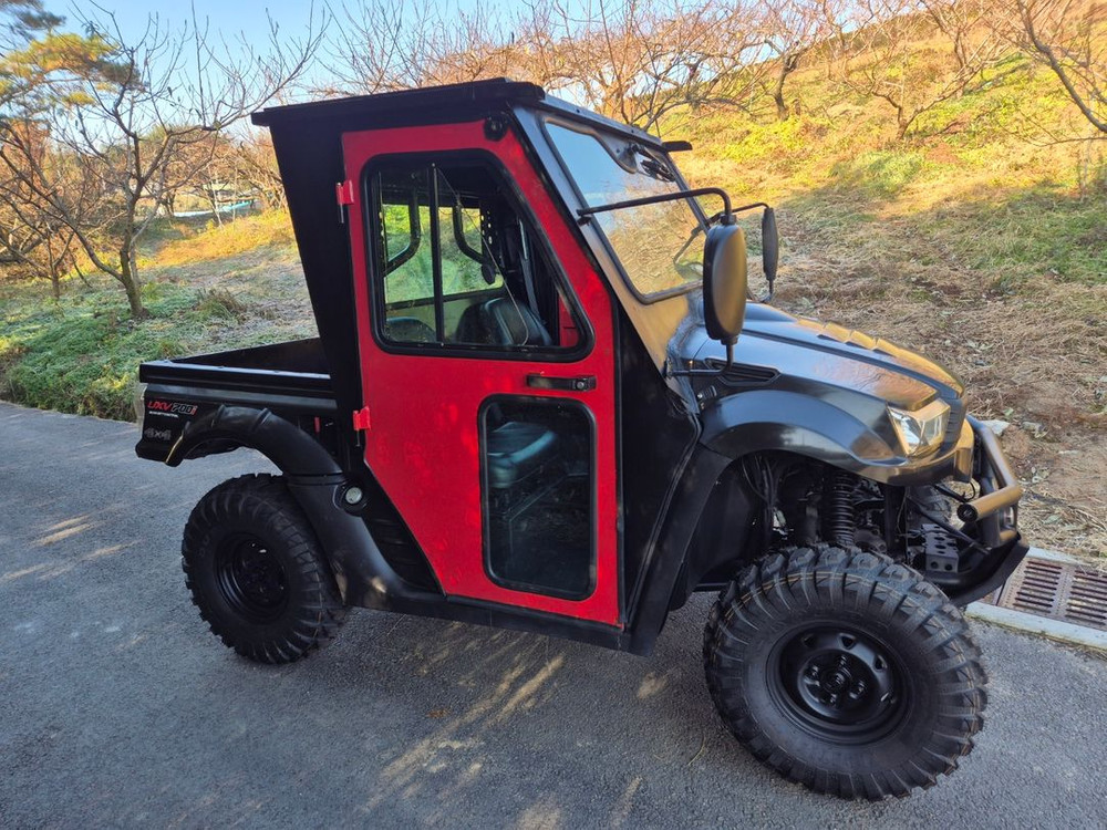 2인승 화물 팜트럭 uxv700 UTV ATV 4륜구동 사륜구동 사발이 네발 킴코 대만제 문 창문 화물칸 이미지