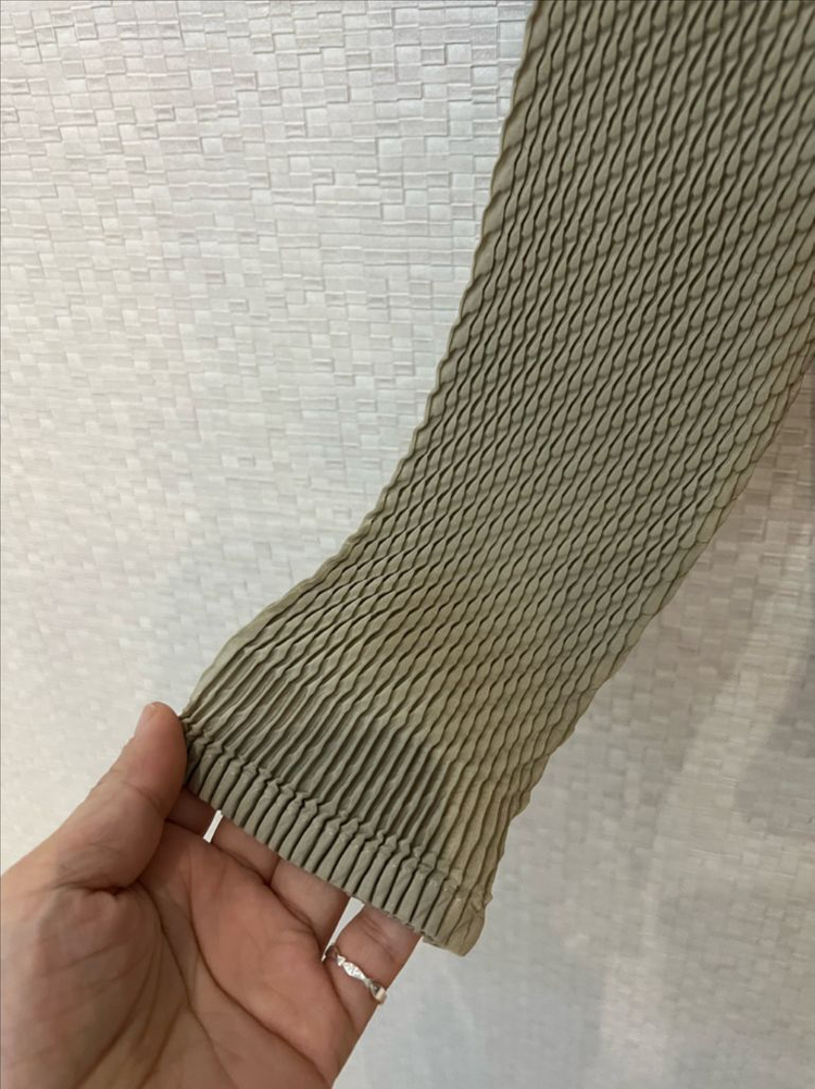 이세이미야케 롬버스 가디건 애쉬 베이지 이미지