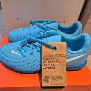 나이키 주니어 팬텀 풋살화 - 새상품 입니다