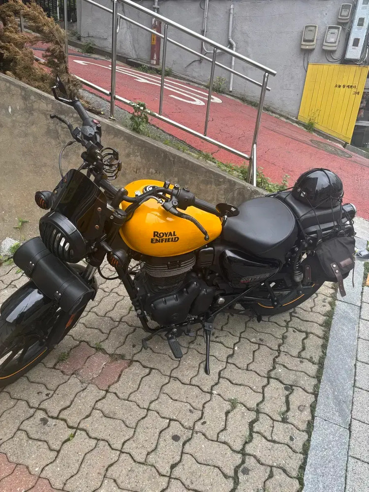 로얄엔필드 메테오350 오토바이 이미지