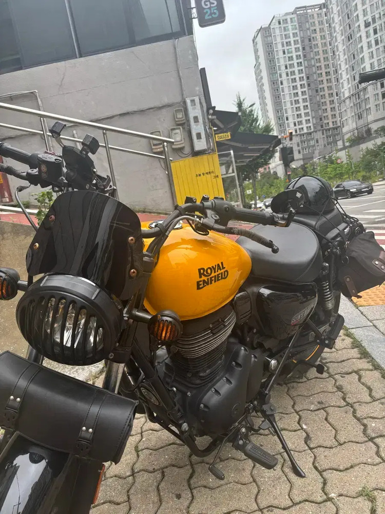 로얄엔필드 메테오350 오토바이 이미지