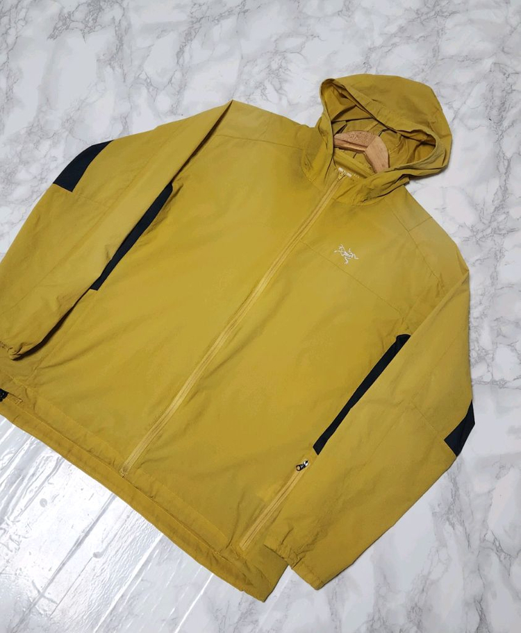 아크테릭스 머스타드 바람막이 자켓 이미지