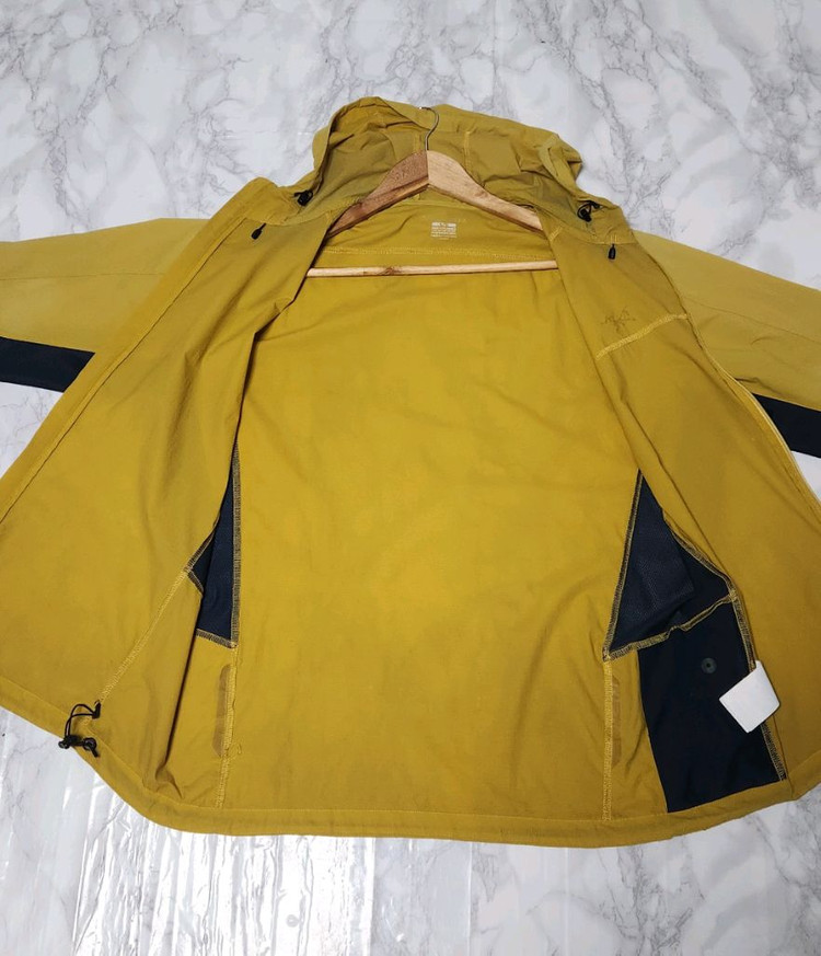 아크테릭스 머스타드 바람막이 자켓 이미지