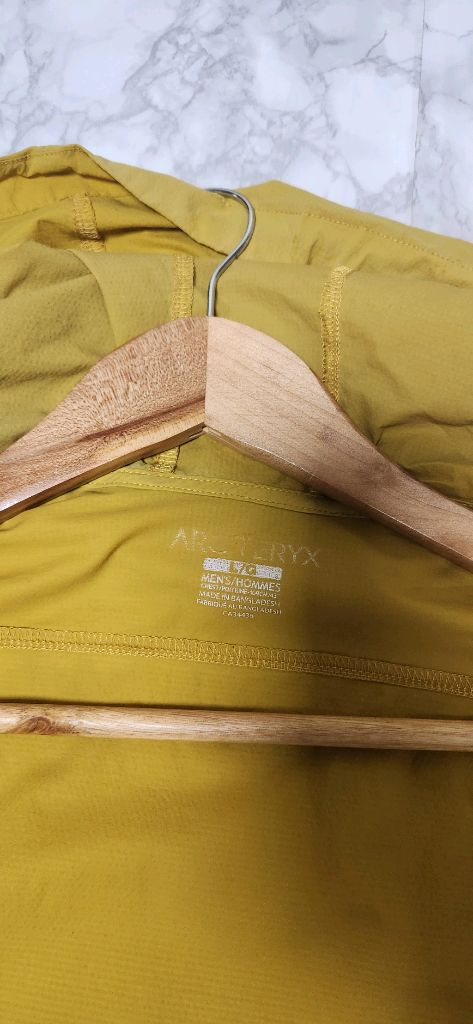 아크테릭스 머스타드 바람막이 자켓 이미지