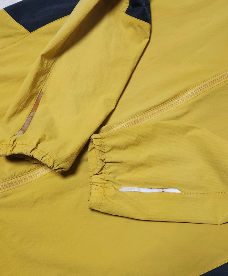 아크테릭스 머스타드 바람막이 자켓 이미지