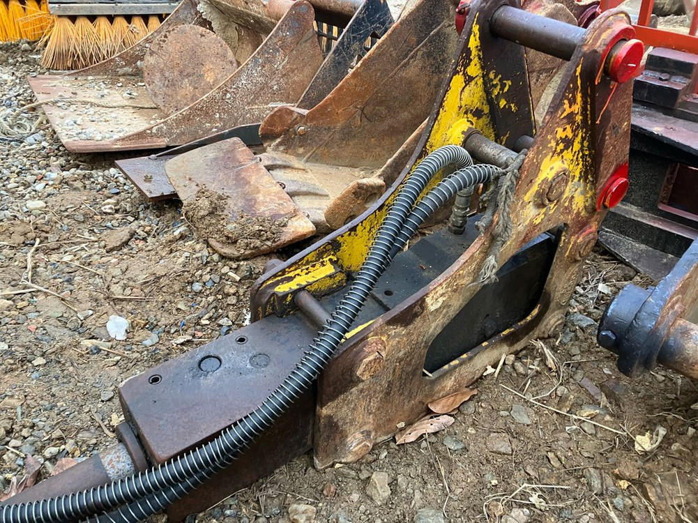 굴착기 굴삭기 02 03 3w 수산 뿌레카 브레이커 이미지