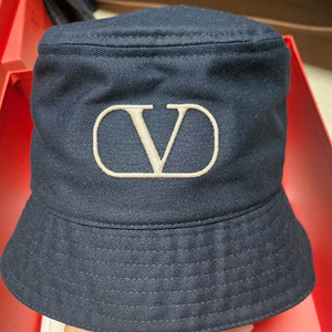 정품 발렌티노 가라바니 V로고 버킷햇60(새상품)