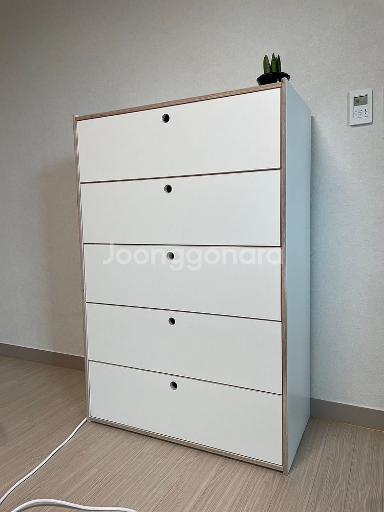 팔레츠 스튜디오 HPL 화이트색상 5단 서랍장 판매합니다.--0