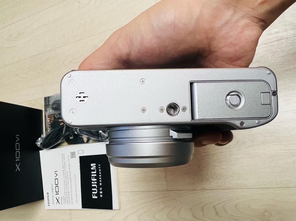 후지필름 x100vi 실버 색상 팝니다--5