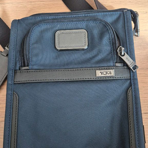 투미 포백 스몰 크로스백