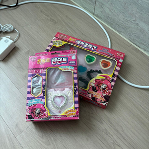 슈가슈가룬 쇼콜라 펜던트 판매 (작동 o, 도금 상태 좋음, 하트 5개 모두 동봉)