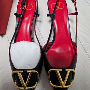 정품 발렌티노 시그니처 V로고 슬링백38.5(새상품)