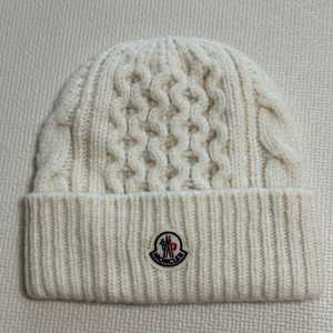 몽클레어 울 비니