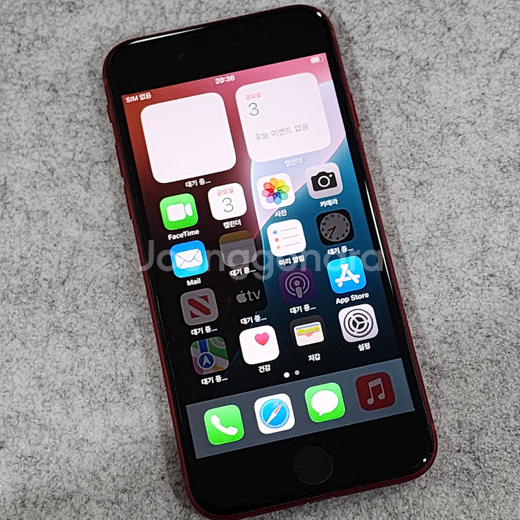 아이폰 SE3 레드 64기가 액정무기스 상태깨끗한폰 16만 판매합니다--1
