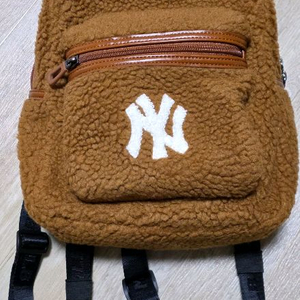 mlb 양털미니백팩 이미지