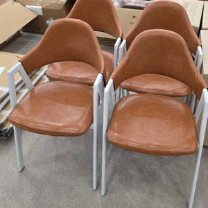 모던 식탁의자 50개 팔아요