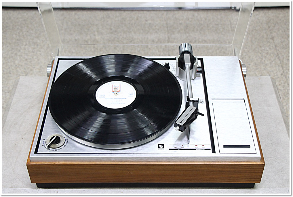 PE(독일) A급 전자동 명기 턴테이블 모델 PE 2020L 이미지