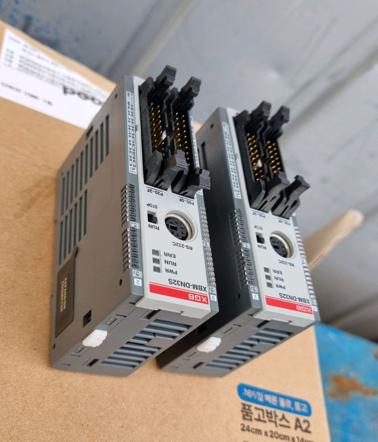 LS산전 XBM-DN32S PLC 모듈 2개 이미지