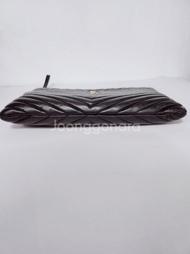 생로랑 마틀라세 금장 모노그램 스트랩 클러치백--5