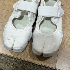 나이키 에어리프트 화이트 230 이미지