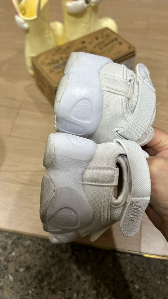 나이키 에어리프트 화이트 230 이미지