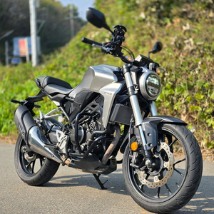 혼다 CB300R 18년식 블랙박스 장착 짧은키로수 최저가 판매합니다.