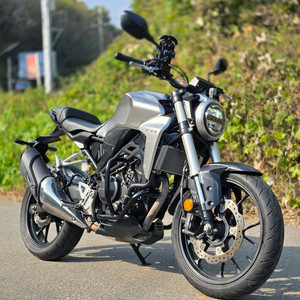 혼다 CB300R 18년식 블랙박스 장착 짧은키로수 최저가 판매합니다.