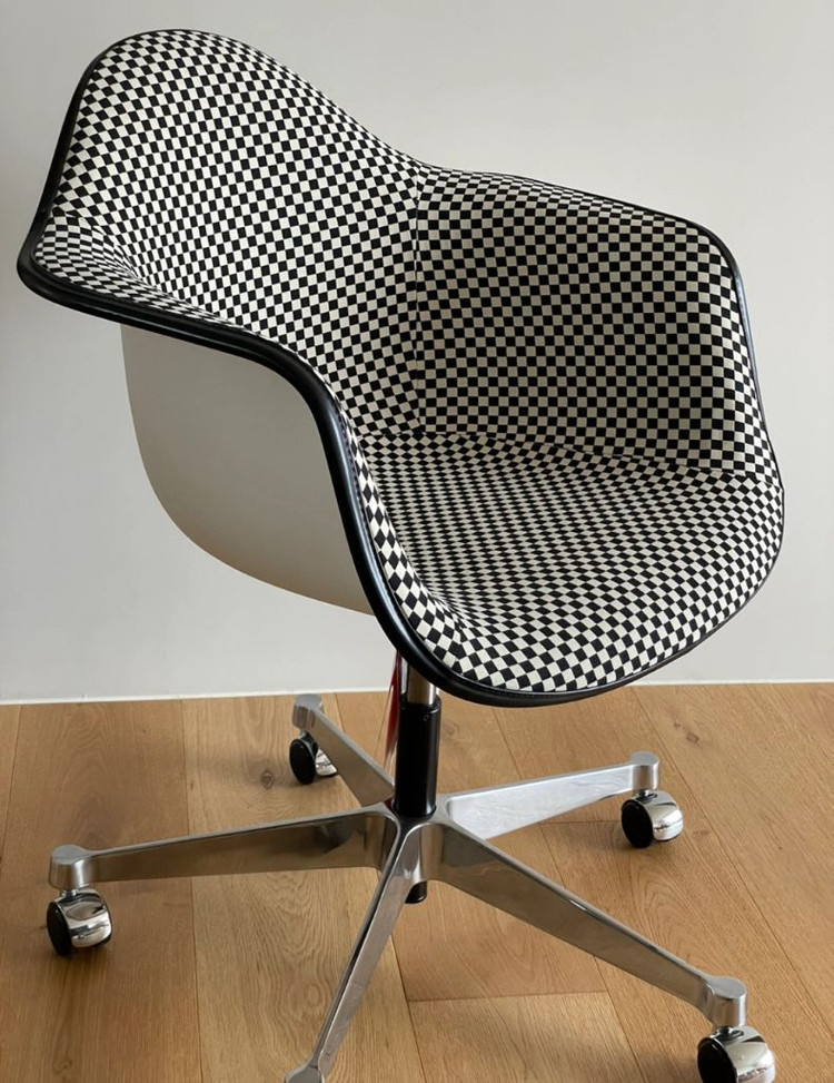 임스 체어 테스크 암체어 체커 보드 패브릭 (새제품) 이미지