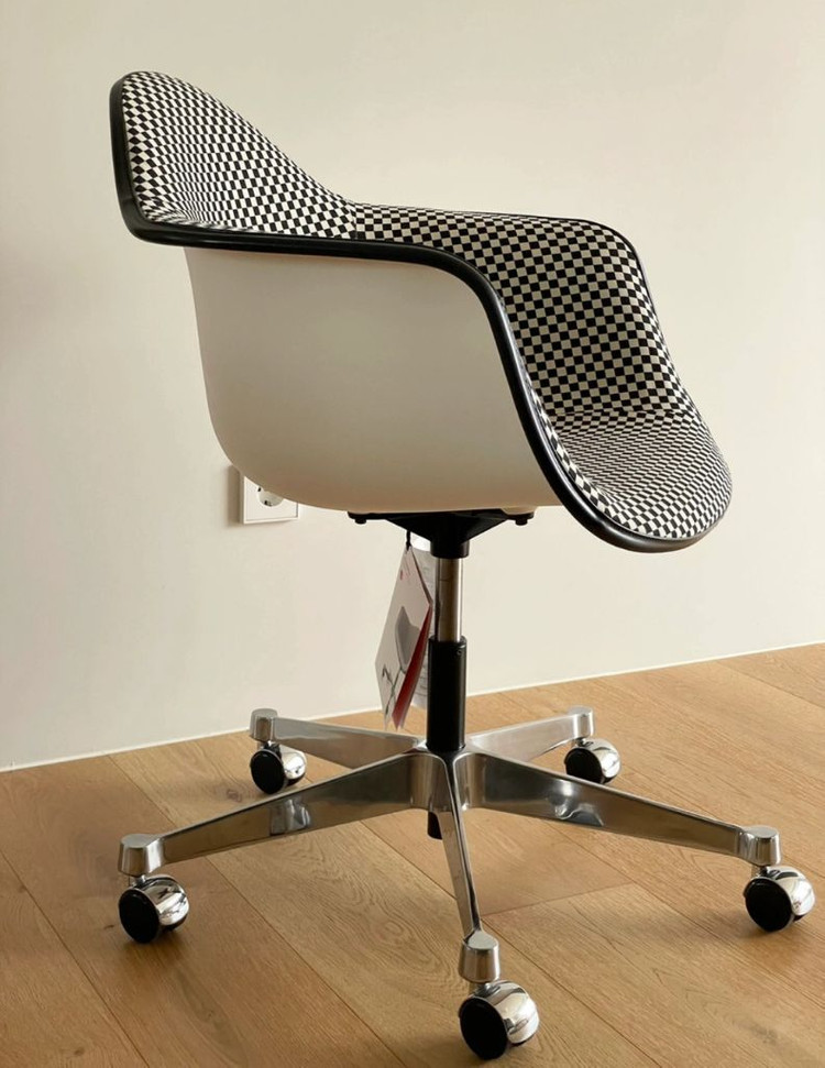 임스 체어 테스크 암체어 체커 보드 패브릭 (새제품) 이미지