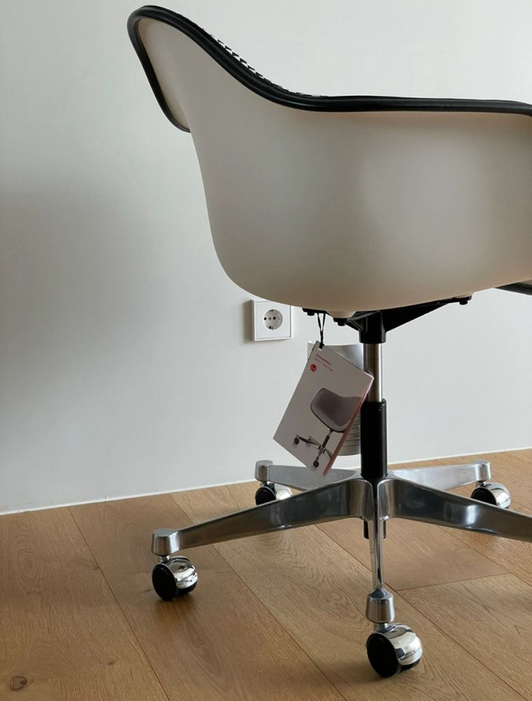 임스 체어 테스크 암체어 체커 보드 패브릭 (새제품) 이미지