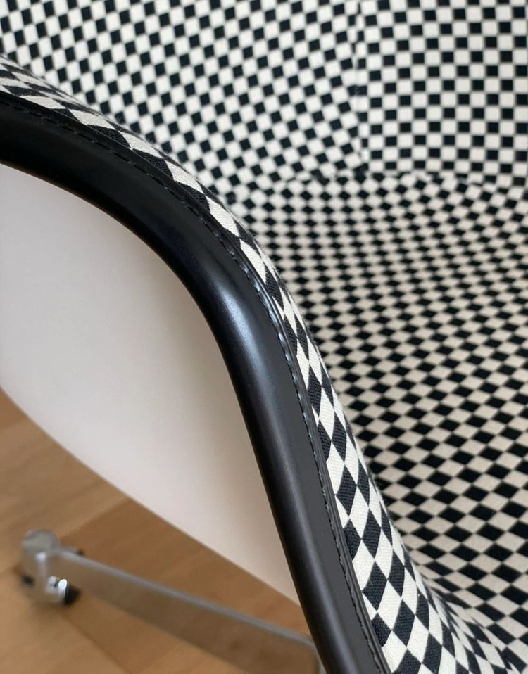 임스 체어 테스크 암체어 체커 보드 패브릭 (새제품) 이미지