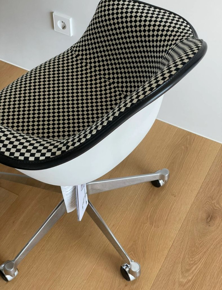 임스 체어 테스크 암체어 체커 보드 패브릭 (새제품) 이미지