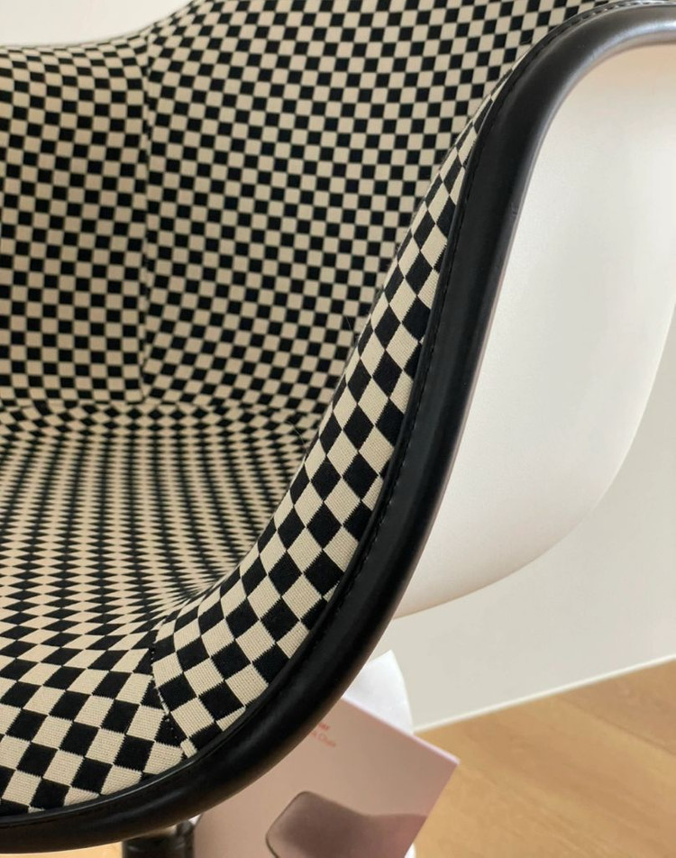 임스 체어 테스크 암체어 체커 보드 패브릭 (새제품) 이미지