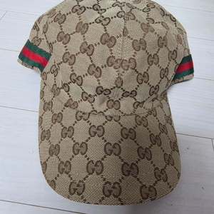 구찌 GG 캔버스 볼캡 L 사이즈 판매합니다