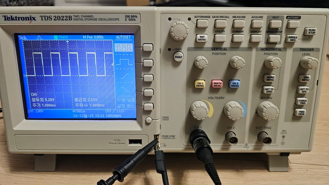 Tektronix oscilloscope TDS2022B 200Mhz 2체널 판매합니다--0