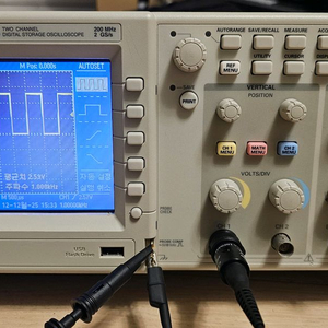 Tektronix oscilloscope TDS2022B 200Mhz 2체널 판매합니다