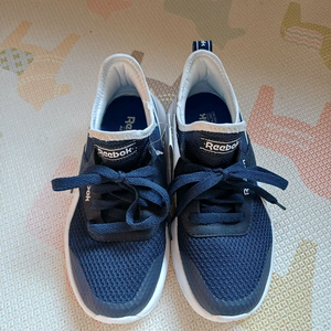 (새제품) 리복 운동화 225cm