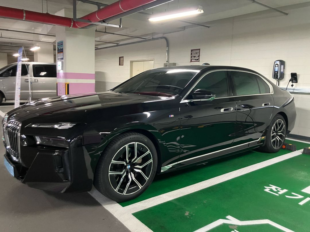bmw i7 xdrive 60 m sport 리스승계합니다--1